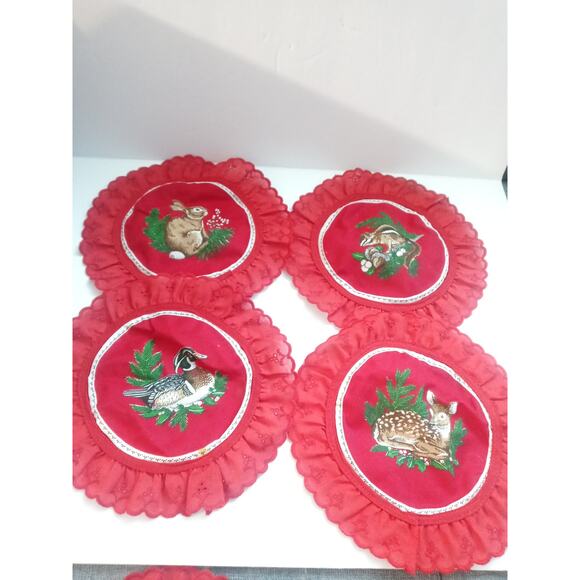 A Vtg Christmas Woodland Coaster Doilies 4 Deer Duck Rabbit & Chipmunk Decor - Picture 1 of 5